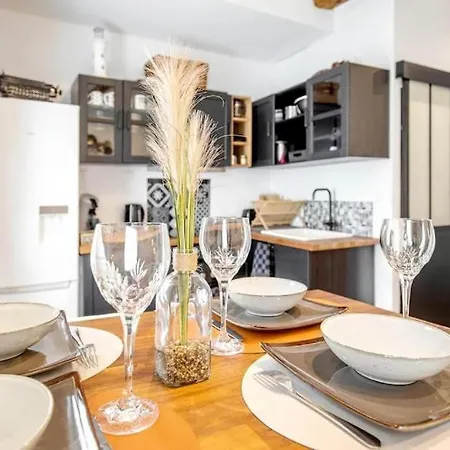 Cosy Downtown Apartment Sete